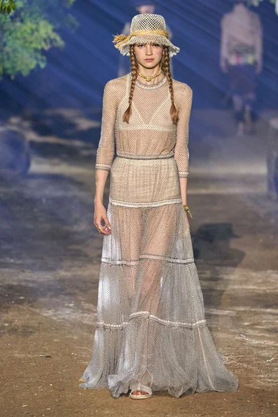 Look 50